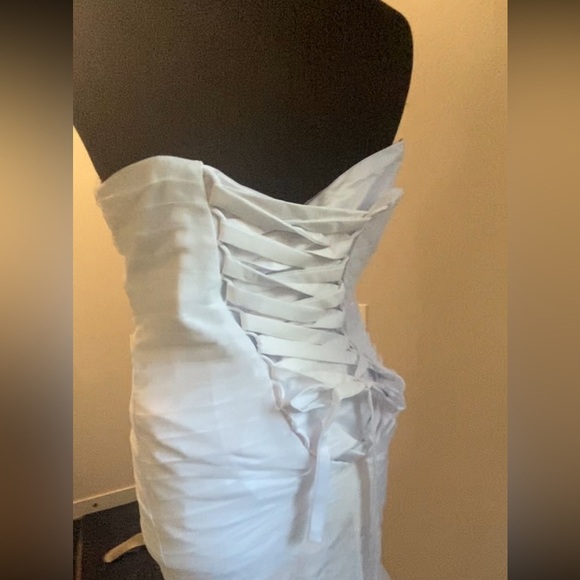 - White mermaid, form fitting, wedding dress - Picture 4 of 4